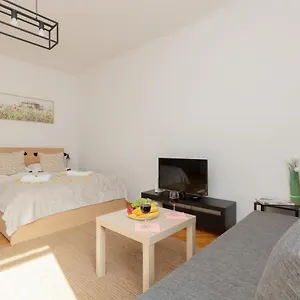 Cozy Studio In The Heart Of Warsaw, Elektoralna By Renters Warszawa